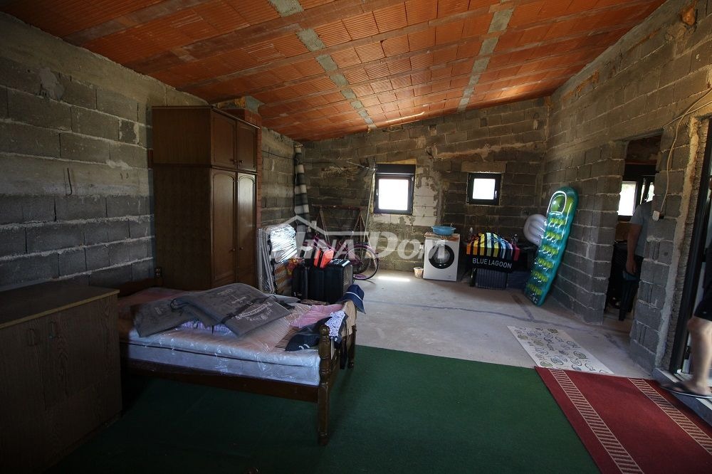 Proprietà indipendente con ampio giardino.