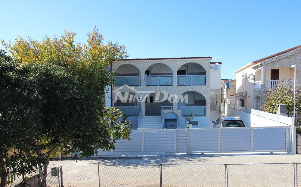 Sul lato sud dell'isola di Vir, condominio completamente ristrutturato.