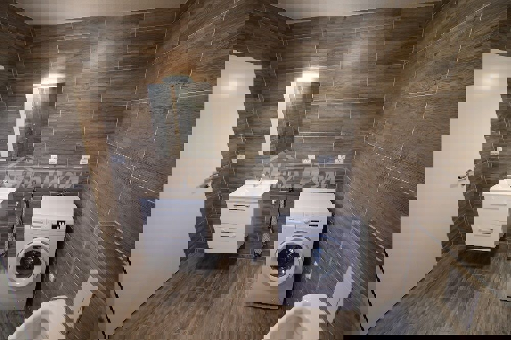 Sul lato sud dell'isola di Vir, condominio completamente ristrutturato.