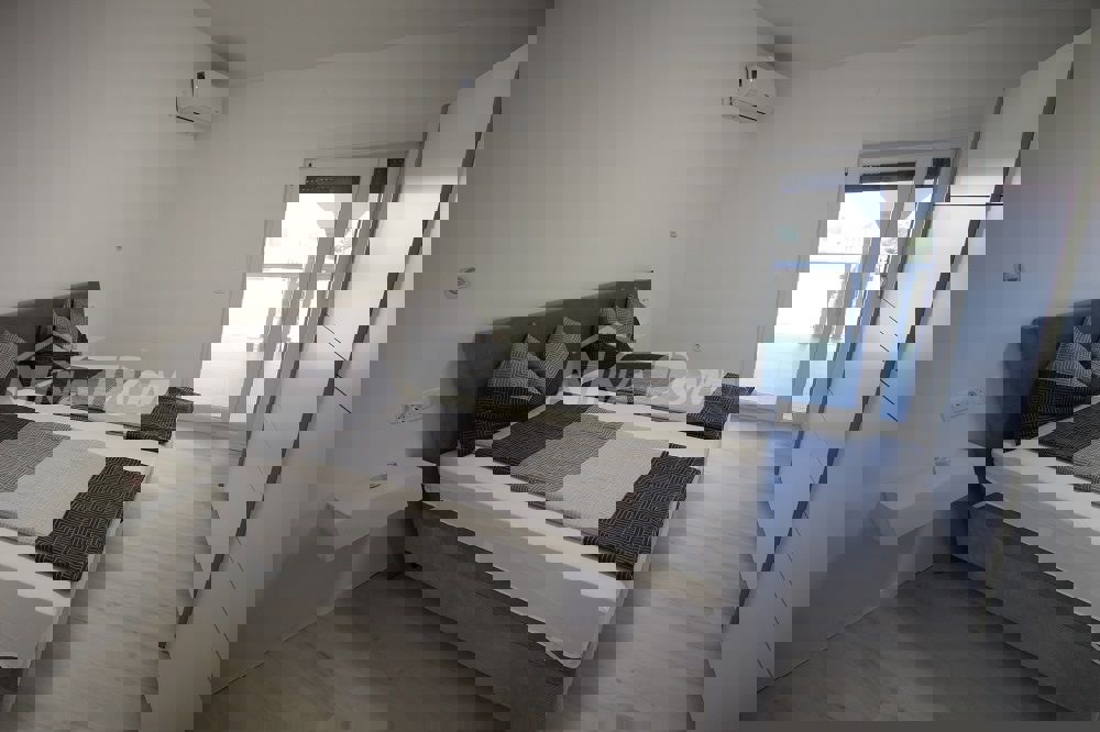 Sul lato sud dell'isola di Vir, condominio completamente ristrutturato.