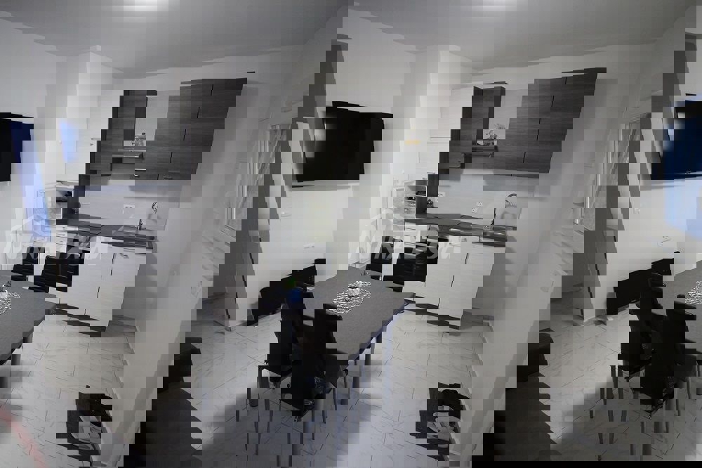 Sul lato sud dell'isola di Vir, condominio completamente ristrutturato.