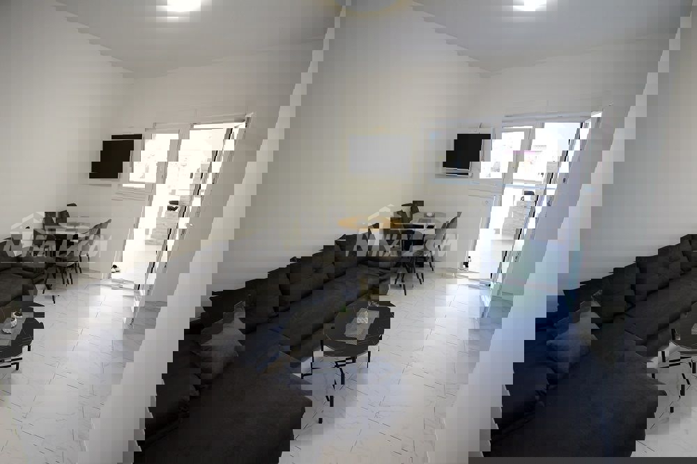 Sul lato sud dell'isola di Vir, condominio completamente ristrutturato.