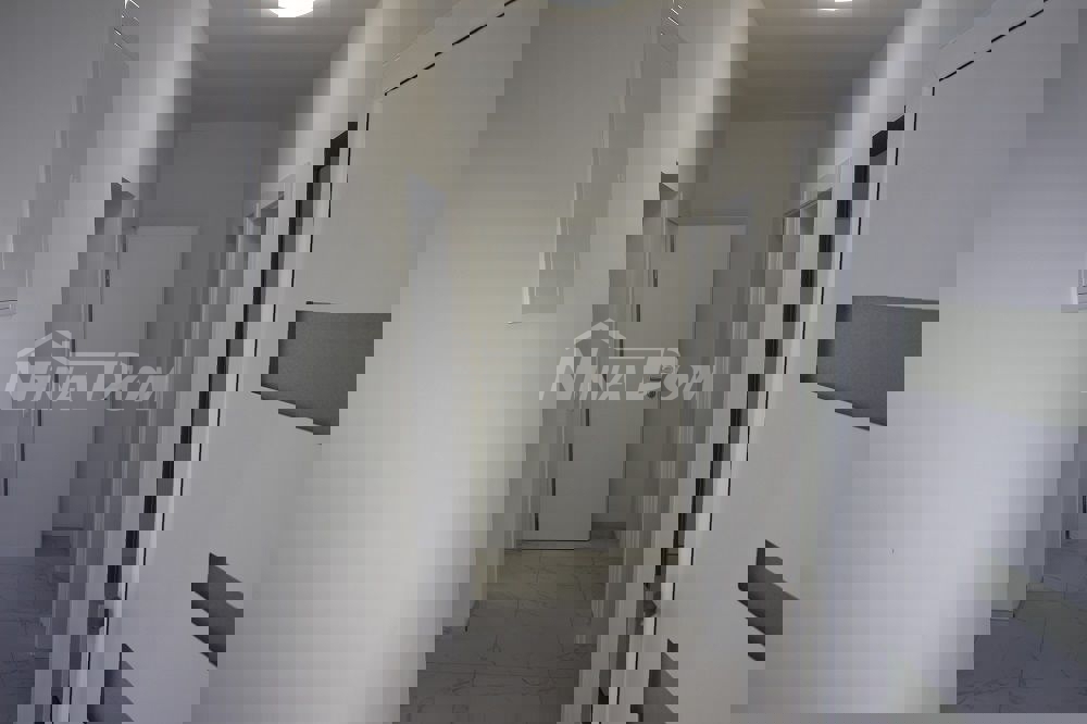 Sul lato sud dell'isola di Vir, condominio completamente ristrutturato.