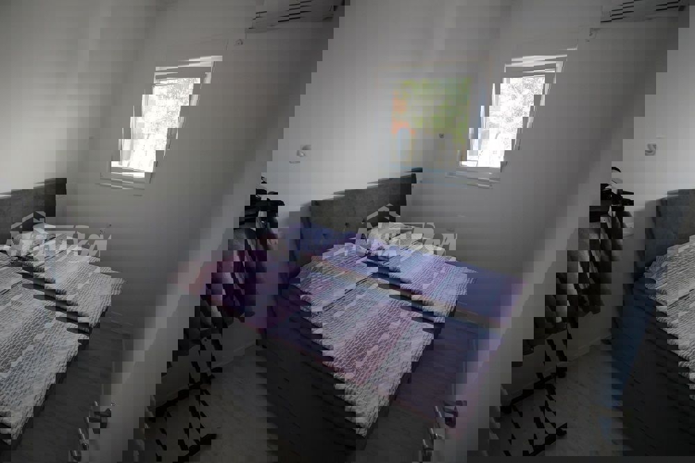 Sul lato sud dell'isola di Vir, condominio completamente ristrutturato.