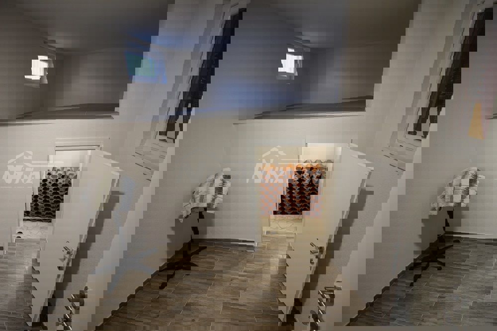 Sul lato sud dell'isola di Vir, condominio completamente ristrutturato.