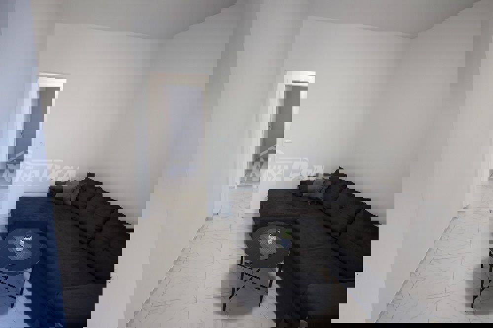 Sul lato sud dell'isola di Vir, condominio completamente ristrutturato.