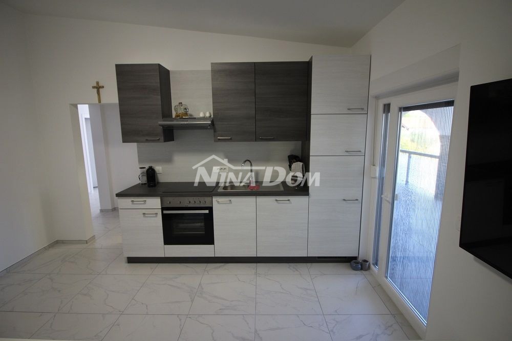 Sul lato sud dell'isola di Vir, condominio completamente ristrutturato.