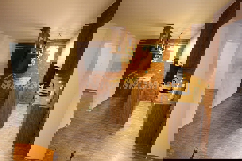 Sul lato sud dell'isola di Vir, condominio completamente ristrutturato.