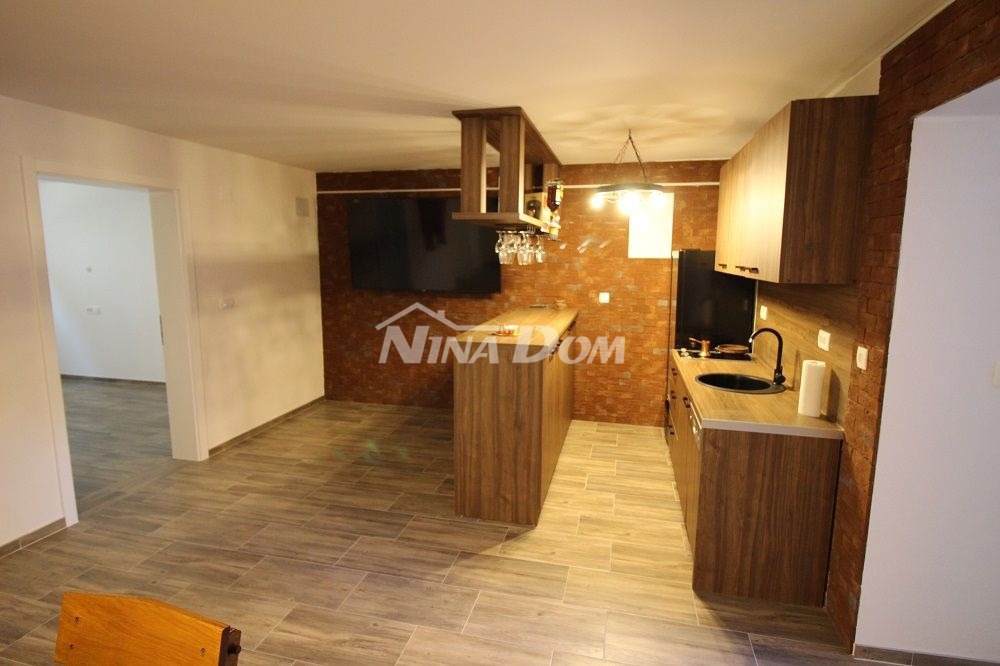 Sul lato sud dell'isola di Vir, condominio completamente ristrutturato.