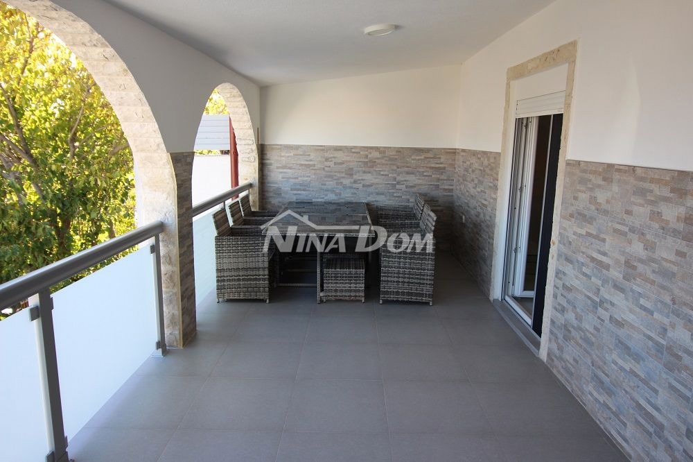 Sul lato sud dell'isola di Vir, condominio completamente ristrutturato.