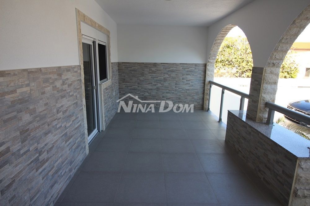 Sul lato sud dell'isola di Vir, condominio completamente ristrutturato.