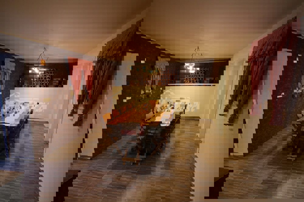 Sul lato sud dell'isola di Vir, condominio completamente ristrutturato.