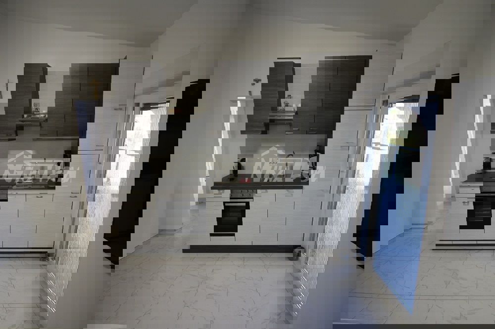 Sul lato sud dell'isola di Vir, condominio completamente ristrutturato.