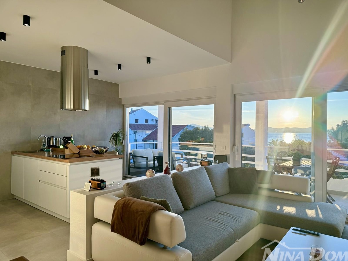 Dalmazia – Zara – Aparthotel in prima fila sul mare con parcheggio e bar