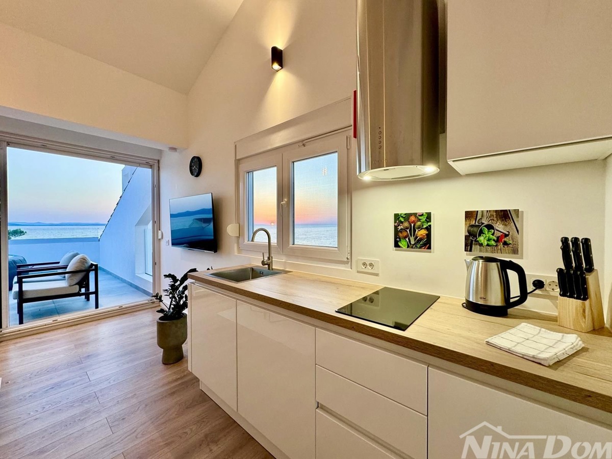 Dalmazia – Zara – Aparthotel in prima fila sul mare con parcheggio e bar