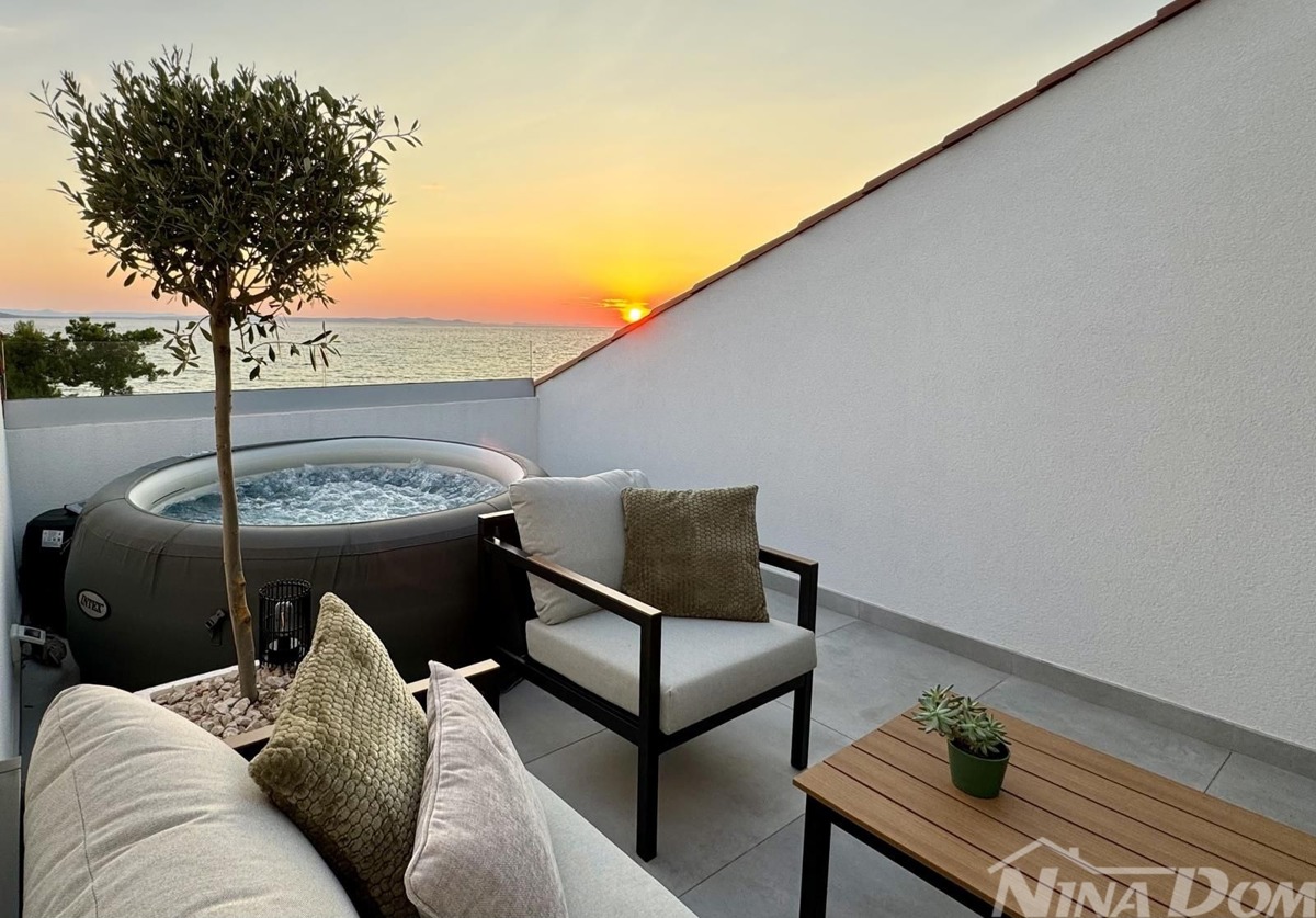 Dalmazia – Zara – Aparthotel in prima fila sul mare con parcheggio e bar