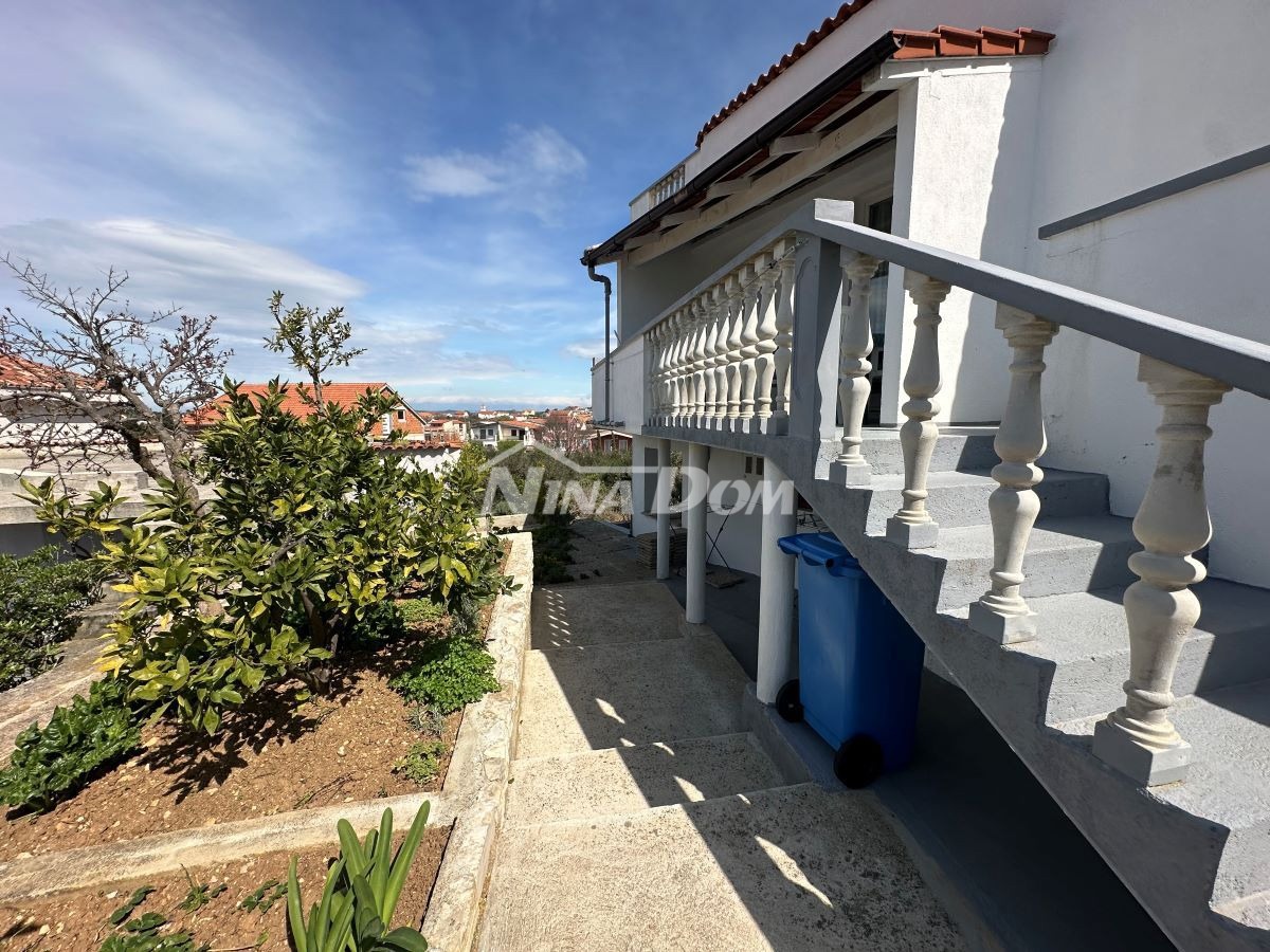 Casa con appartamenti a Drage, 4 unità + possibilità di ampliamento