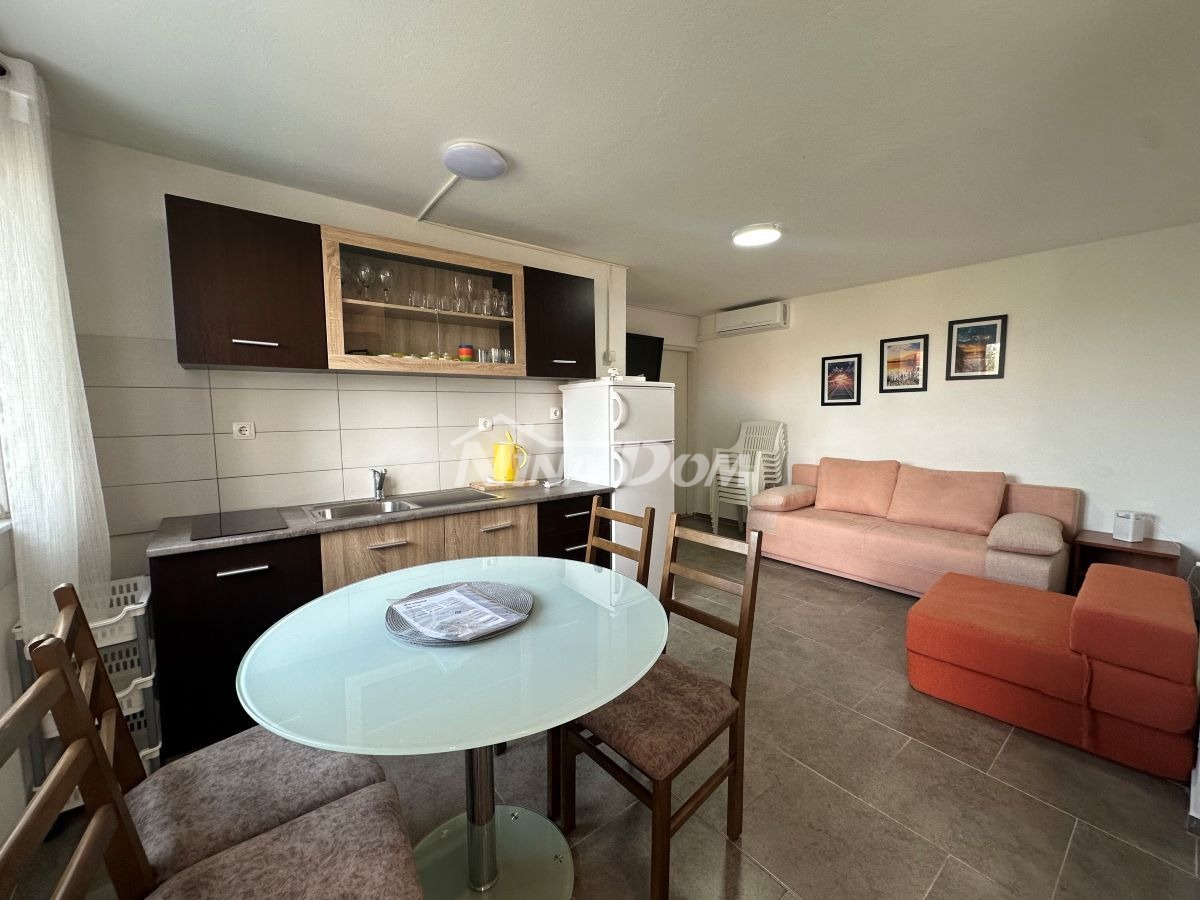 Casa con appartamenti a Drage, 4 unità + possibilità di ampliamento