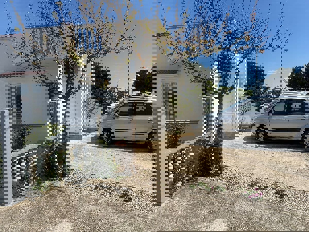 Casa con appartamenti a Drage, 4 unità + possibilità di ampliamento