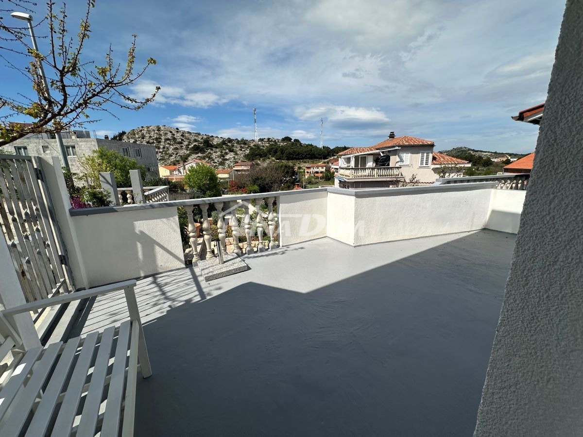 Casa con appartamenti a Drage, 4 unità + possibilità di ampliamento