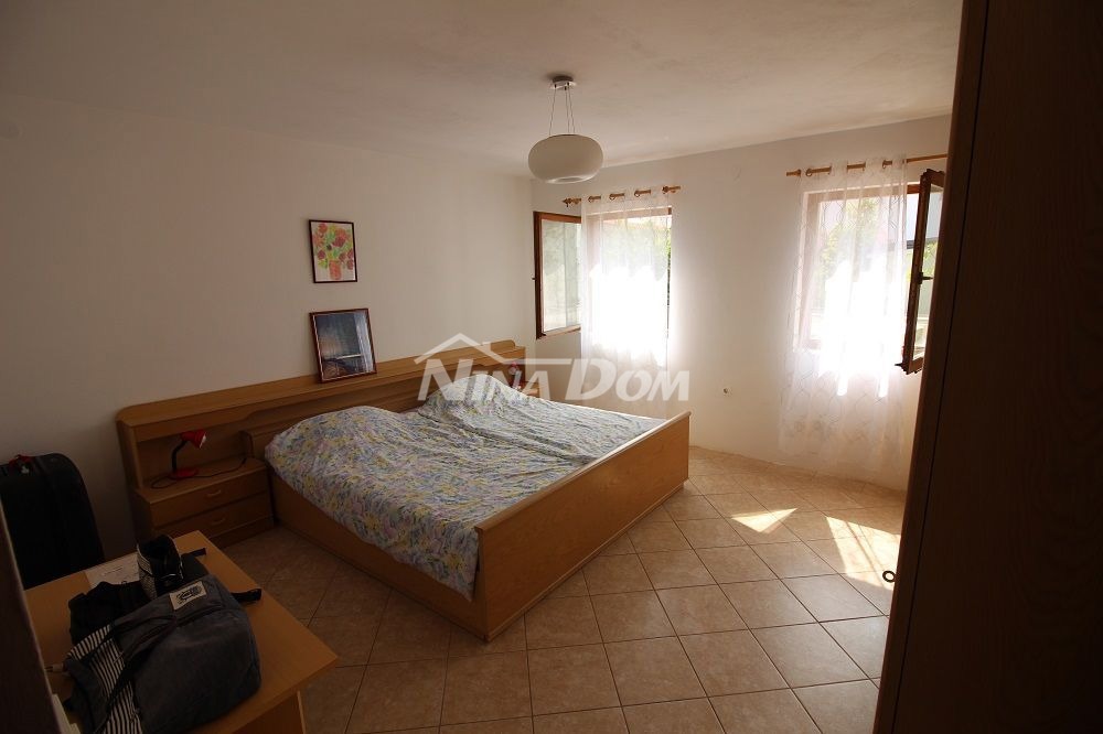 Proprietà di famiglia con un bellissimo giardino