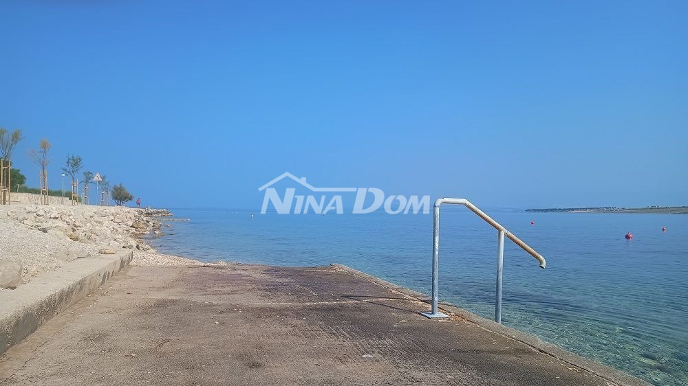 Proprietà di famiglia con un bellissimo giardino