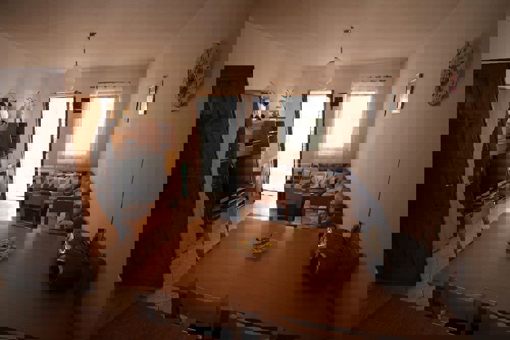 Proprietà di famiglia con un bellissimo giardino