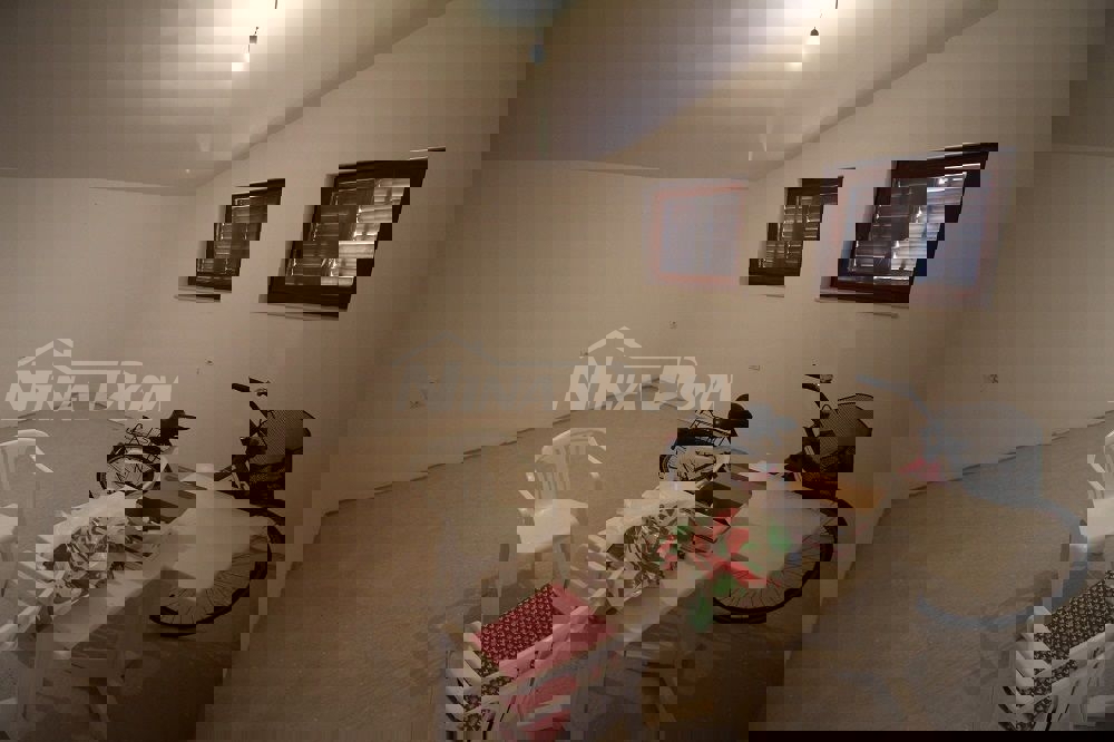 Proprietà di famiglia con un bellissimo giardino