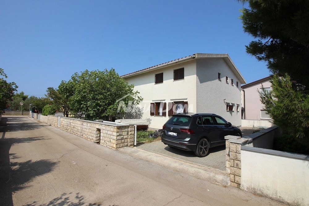 Proprietà di famiglia con un bellissimo giardino