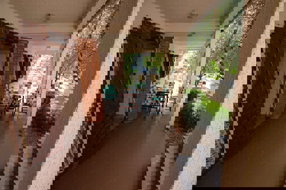 Proprietà di famiglia con un bellissimo giardino