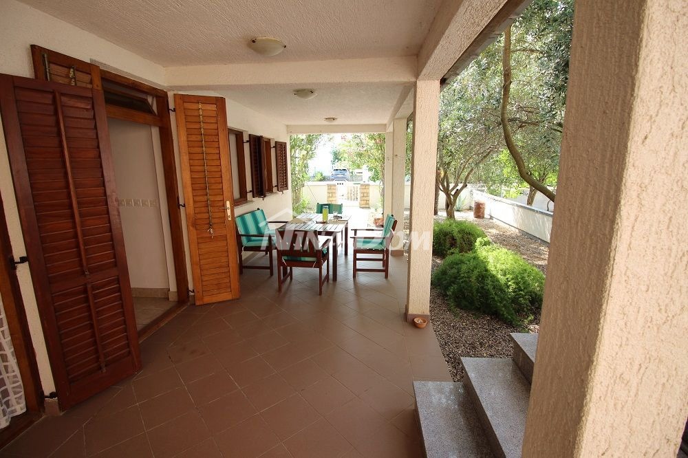 Proprietà di famiglia con un bellissimo giardino