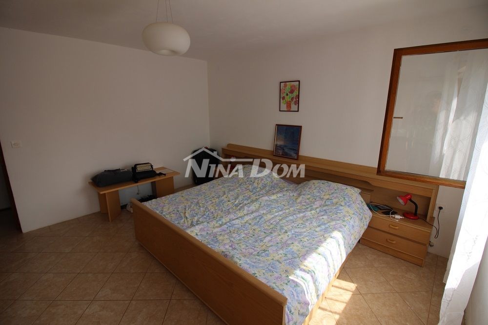 Proprietà di famiglia con un bellissimo giardino