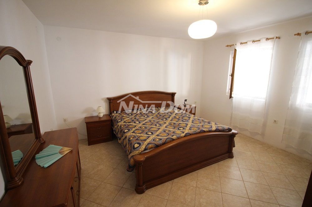 Proprietà di famiglia con un bellissimo giardino