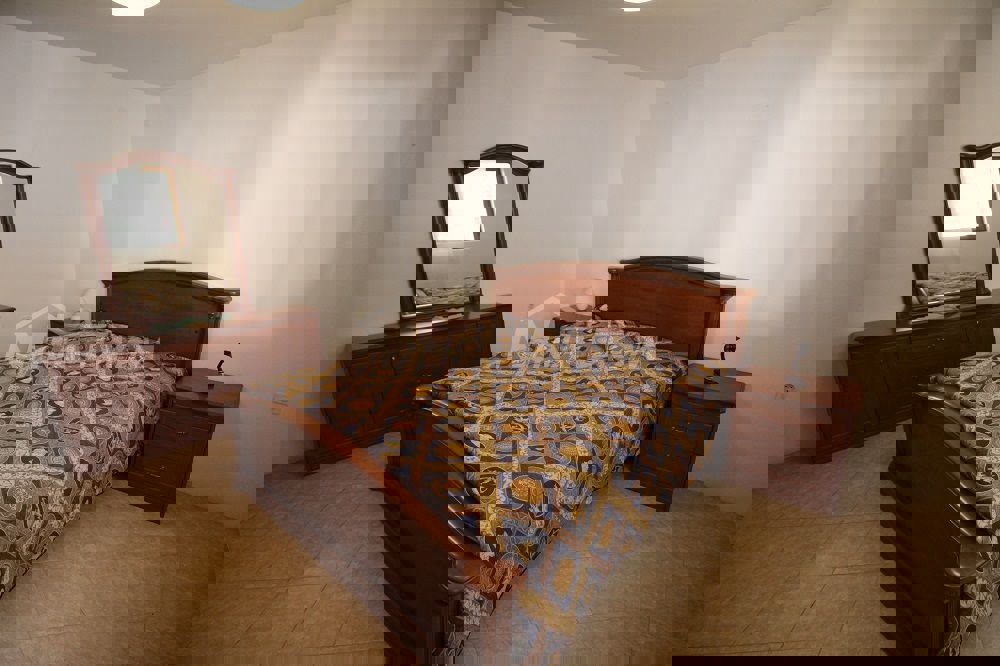 Proprietà di famiglia con un bellissimo giardino