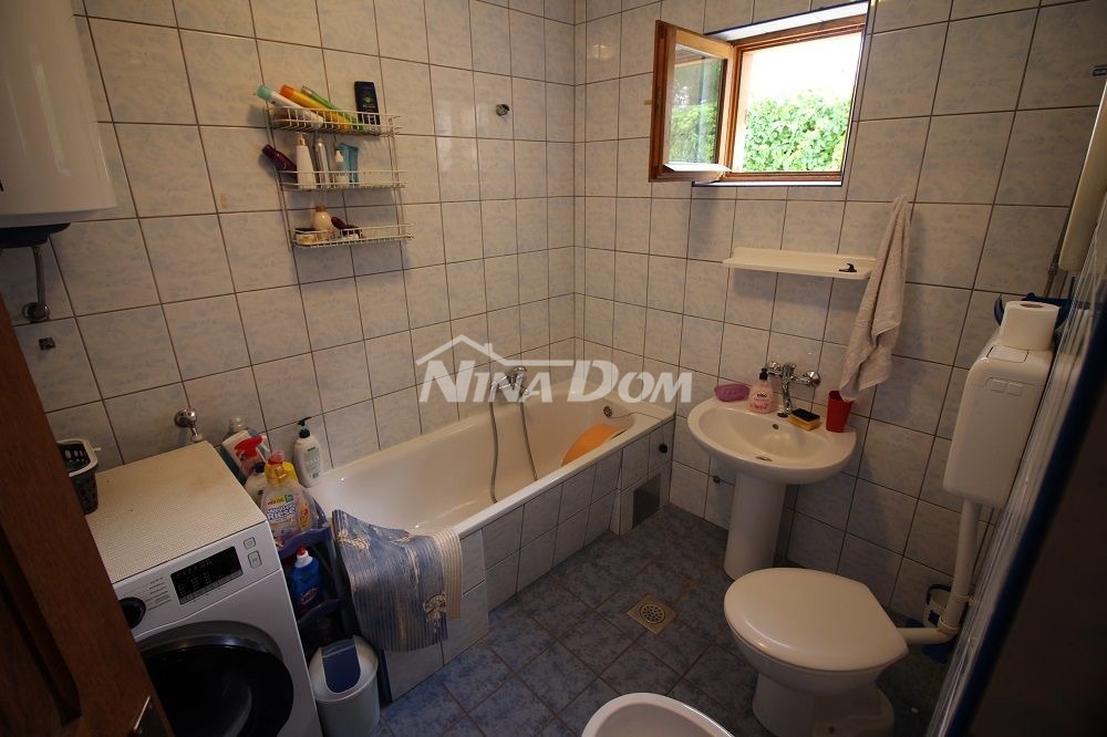 Proprietà di famiglia con un bellissimo giardino