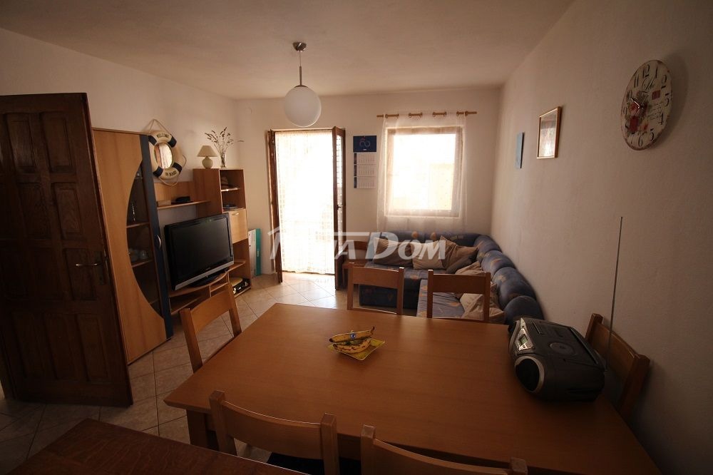 Proprietà di famiglia con un bellissimo giardino