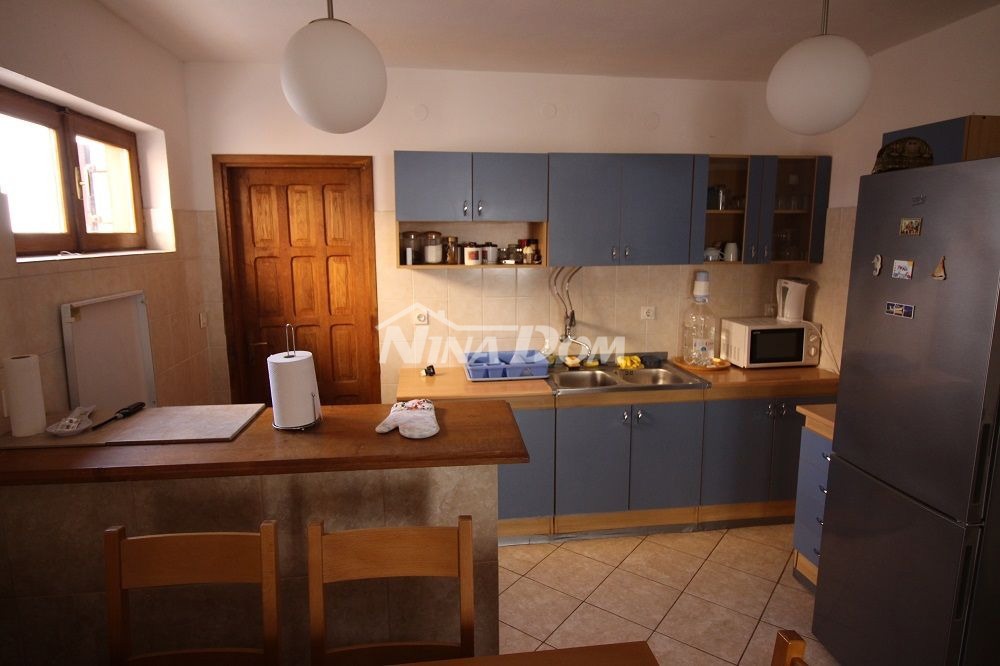 Proprietà di famiglia con un bellissimo giardino