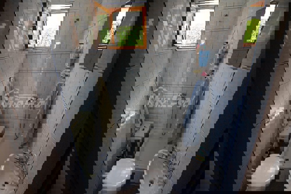 Proprietà di famiglia con un bellissimo giardino