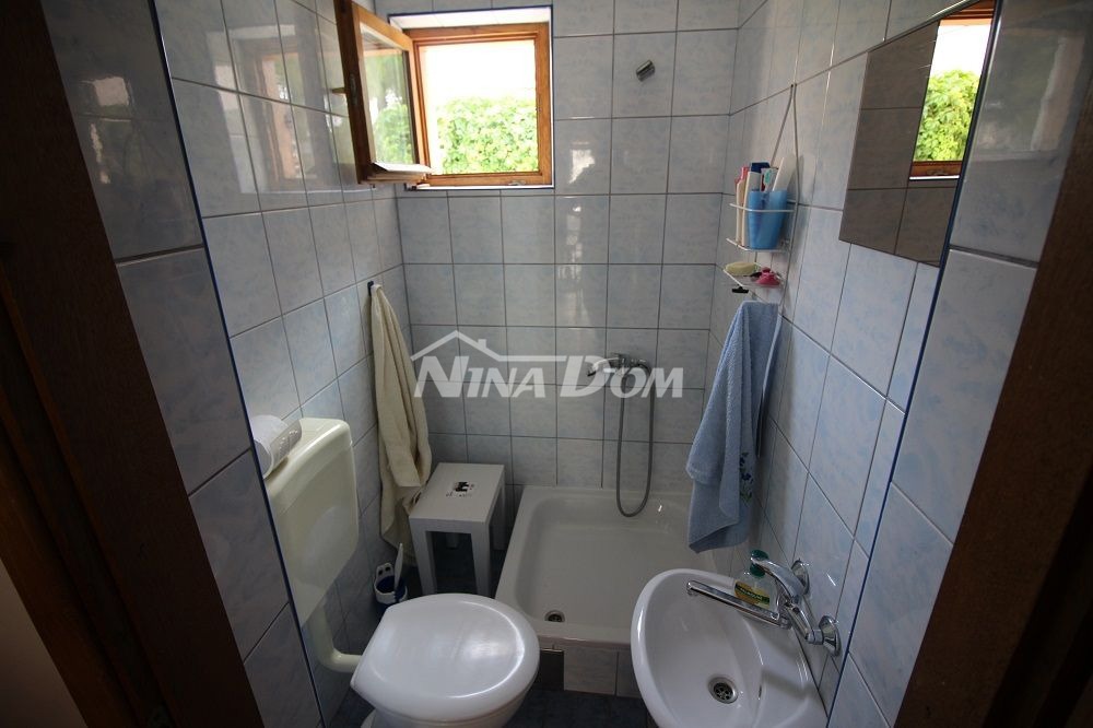 Proprietà di famiglia con un bellissimo giardino