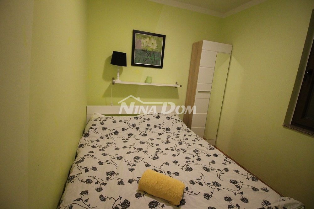 Proprietà familiare con garage e ampio giardino a 180 m. dal mare