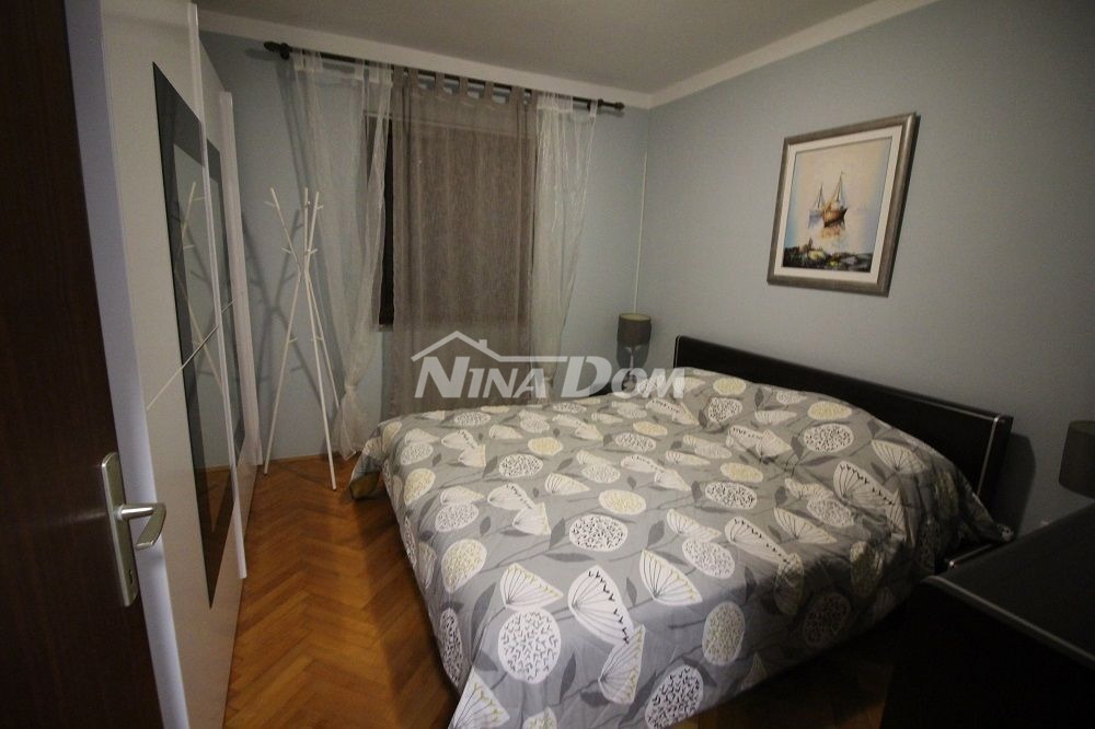 Proprietà familiare con garage e ampio giardino a 180 m. dal mare