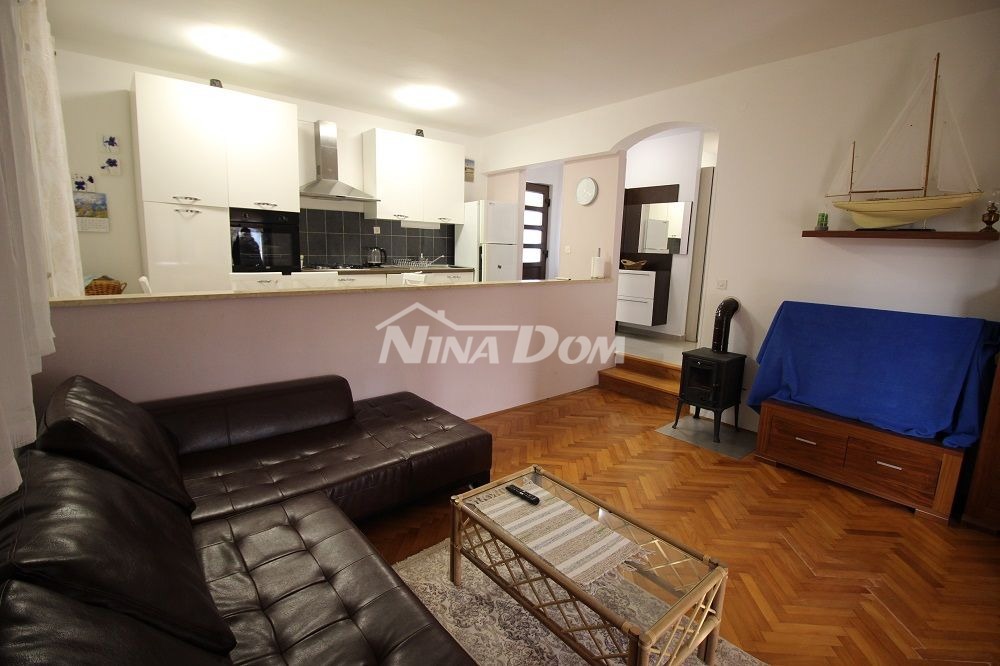 Proprietà familiare con garage e ampio giardino a 180 m. dal mare