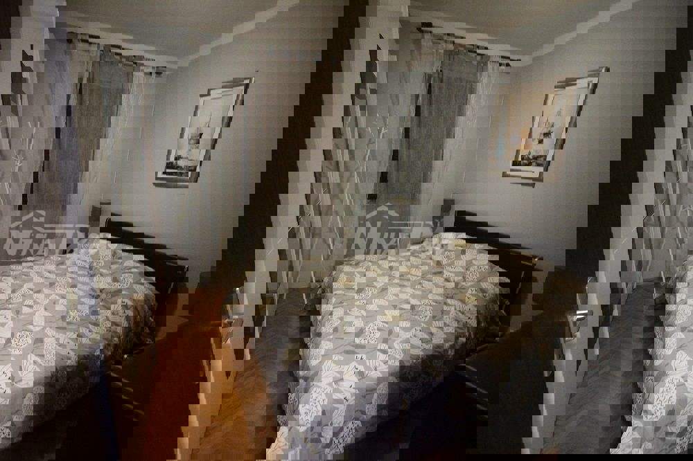 Proprietà familiare con garage e ampio giardino a 180 m. dal mare