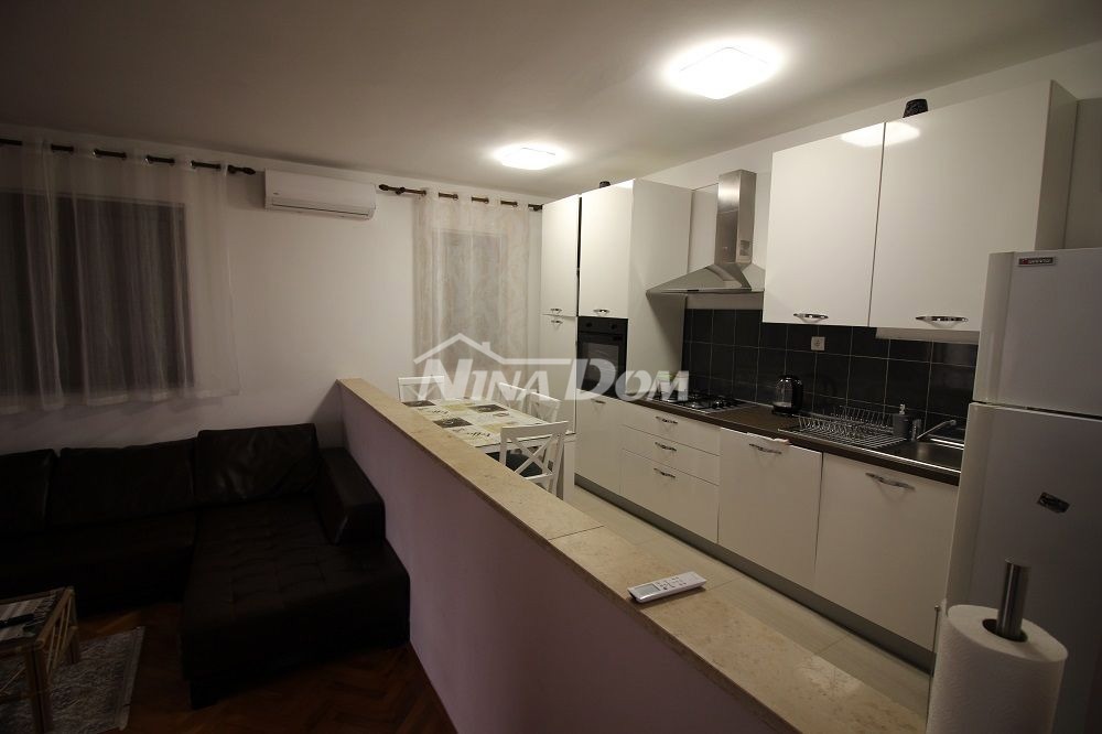 Proprietà familiare con garage e ampio giardino a 180 m. dal mare