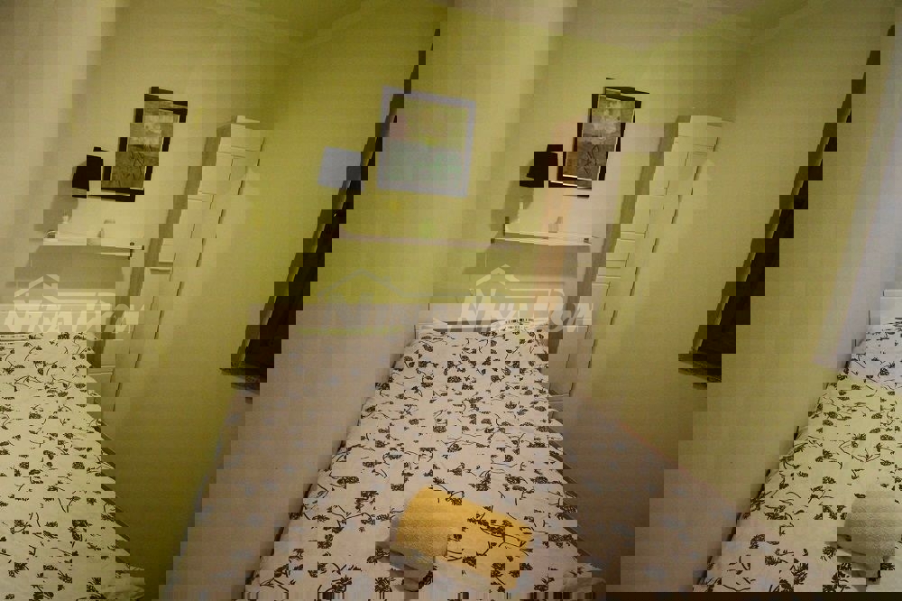 Proprietà familiare con garage e ampio giardino a 180 m. dal mare