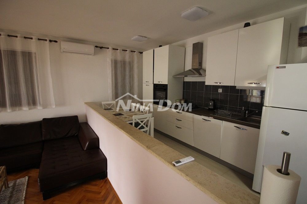 Proprietà familiare con garage e ampio giardino a 180 m. dal mare