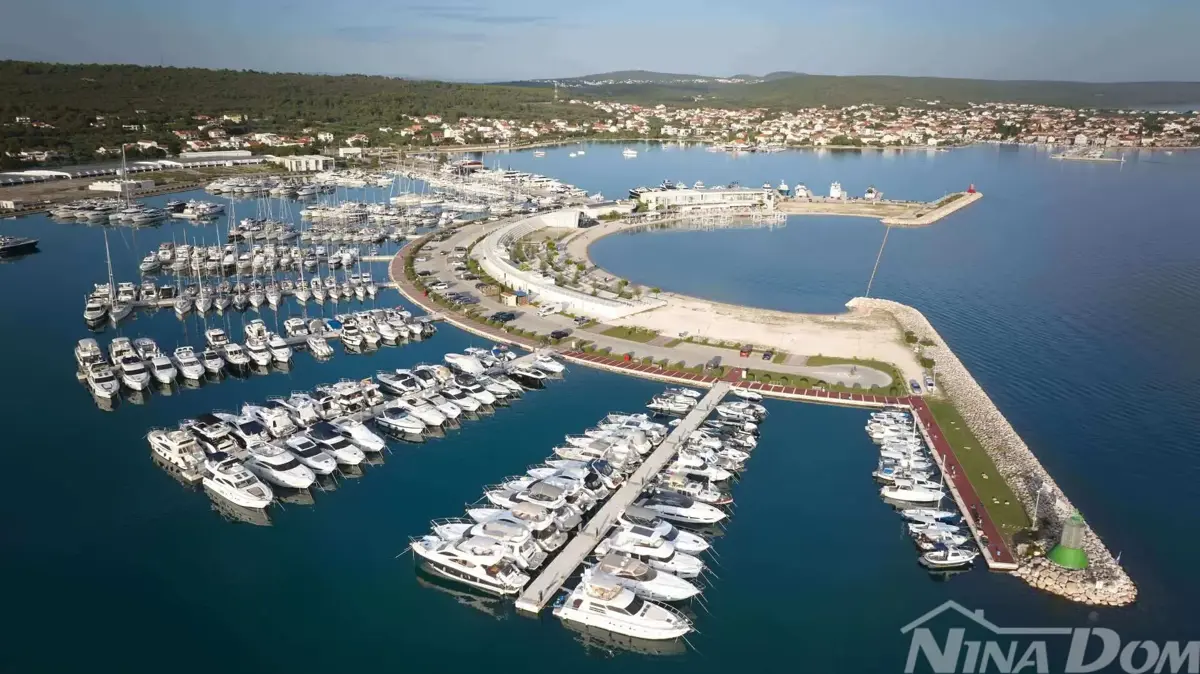 Sukošan – Terreno edificabile 2.600 m², a 200 m dal mare | Opportunità d’investimento