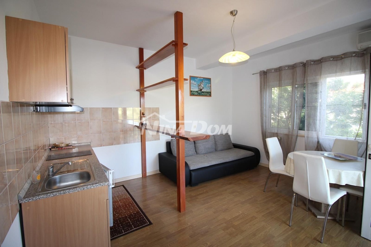 Casa con un ampio cortile a Sukosan