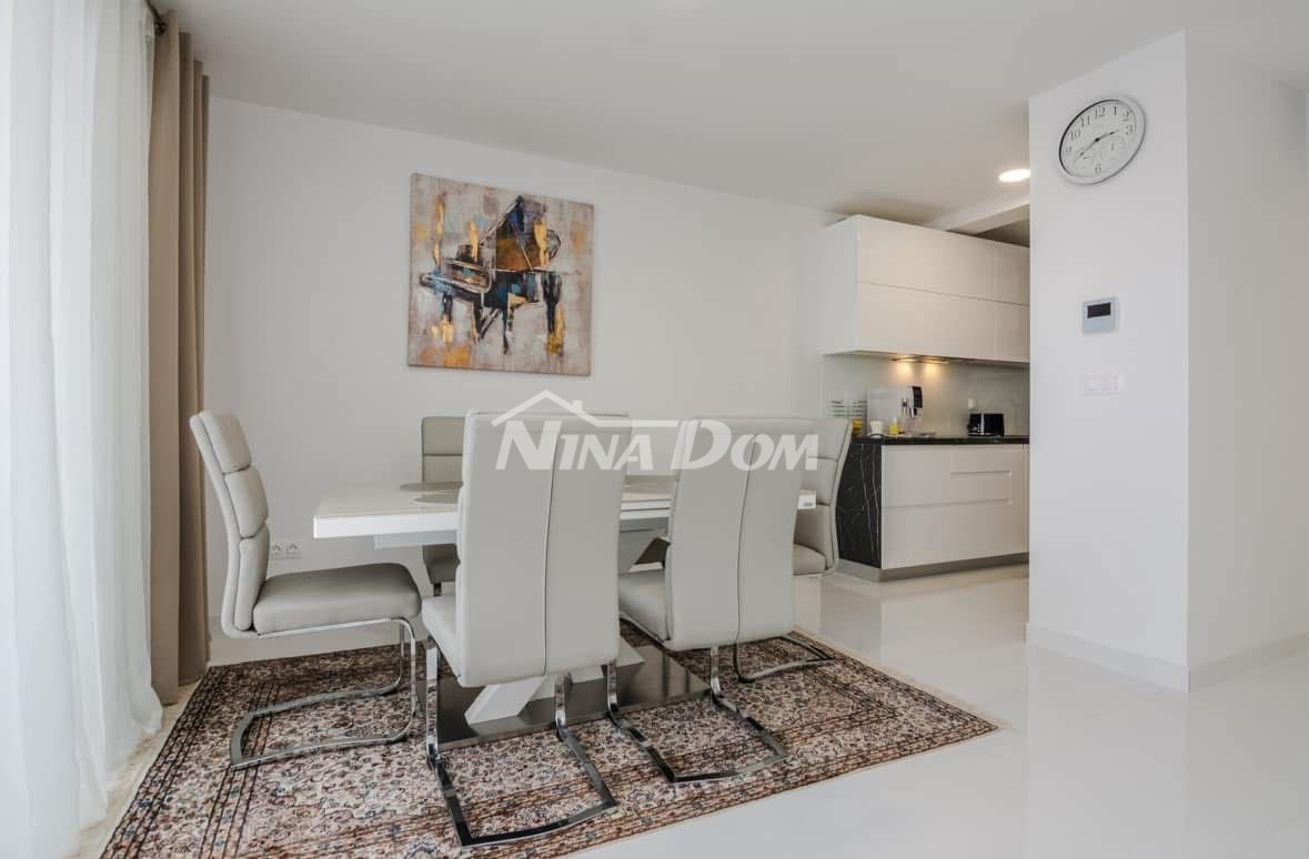 Palazzina con tre unità abitative, completamente attrezzata.