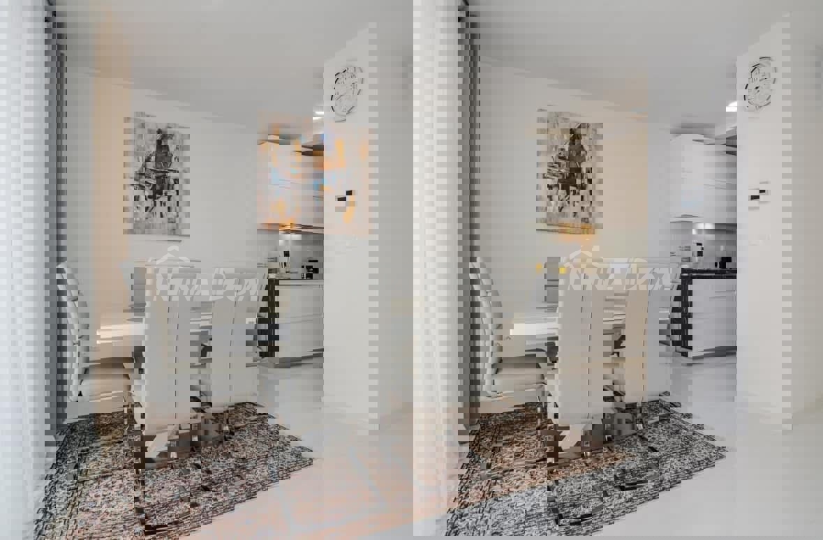 Palazzina con tre unità abitative, completamente attrezzata.